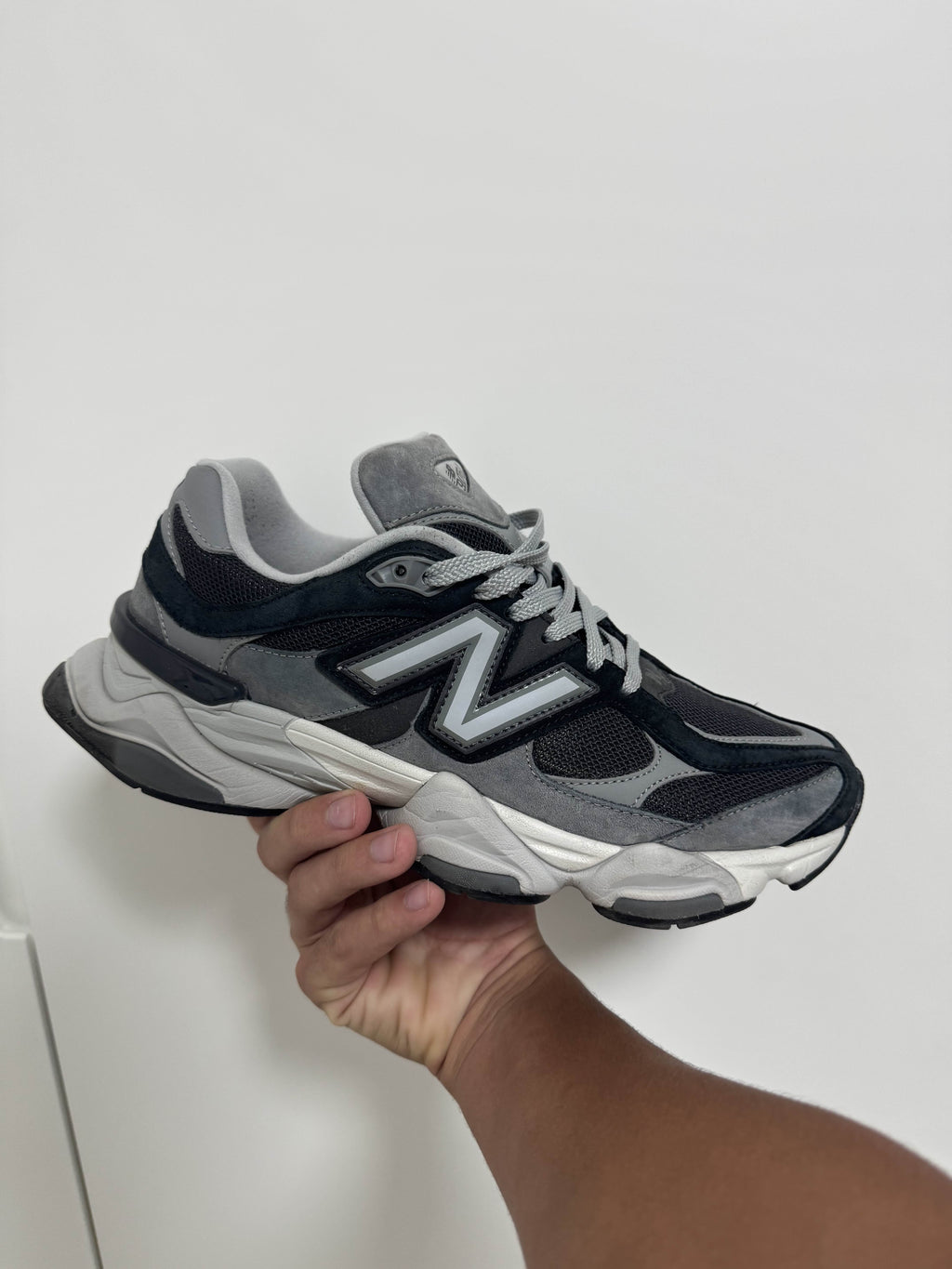 New Balance 9060 Grey & Black
