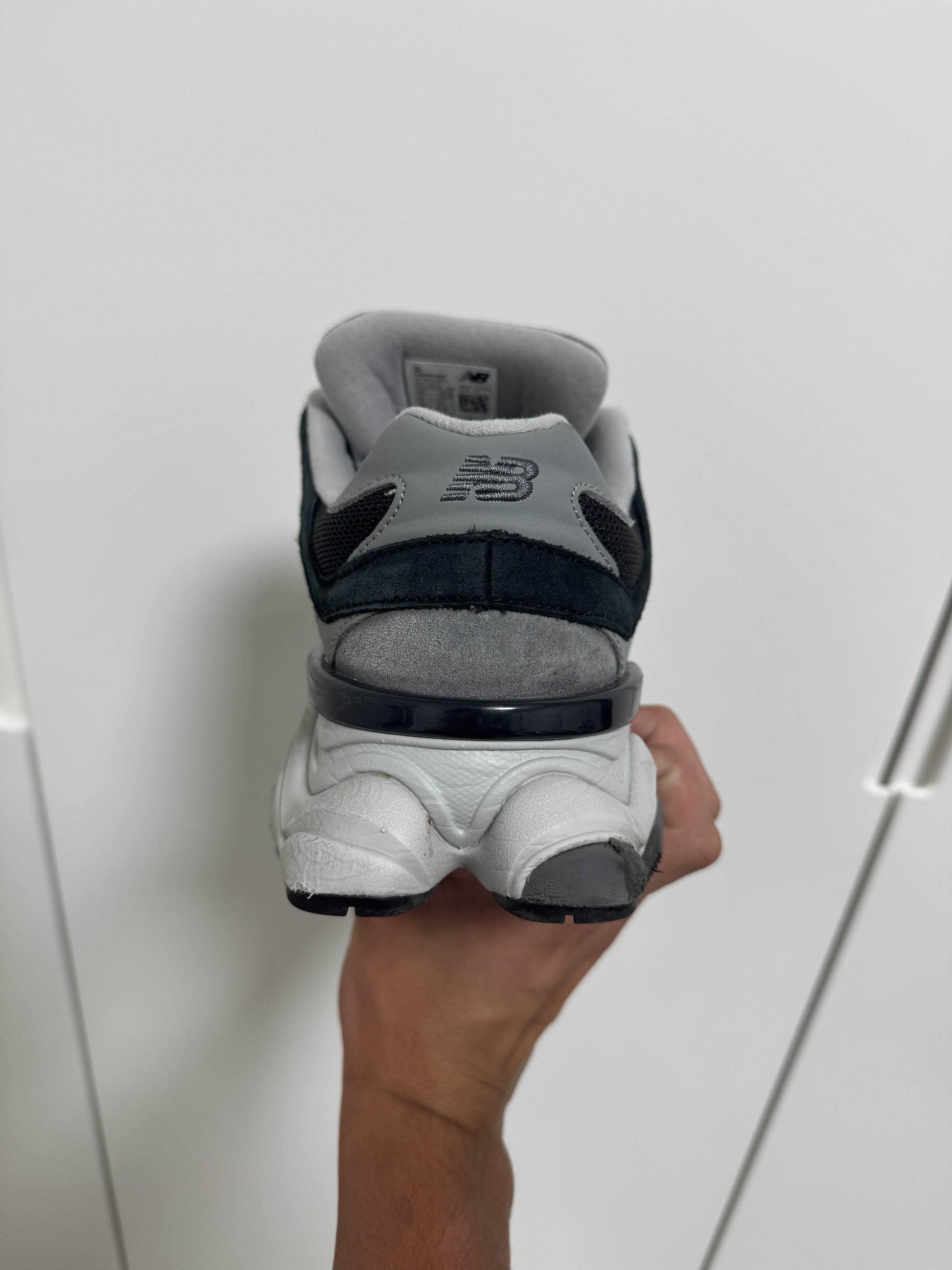 New Balance 9060 Grey & Black